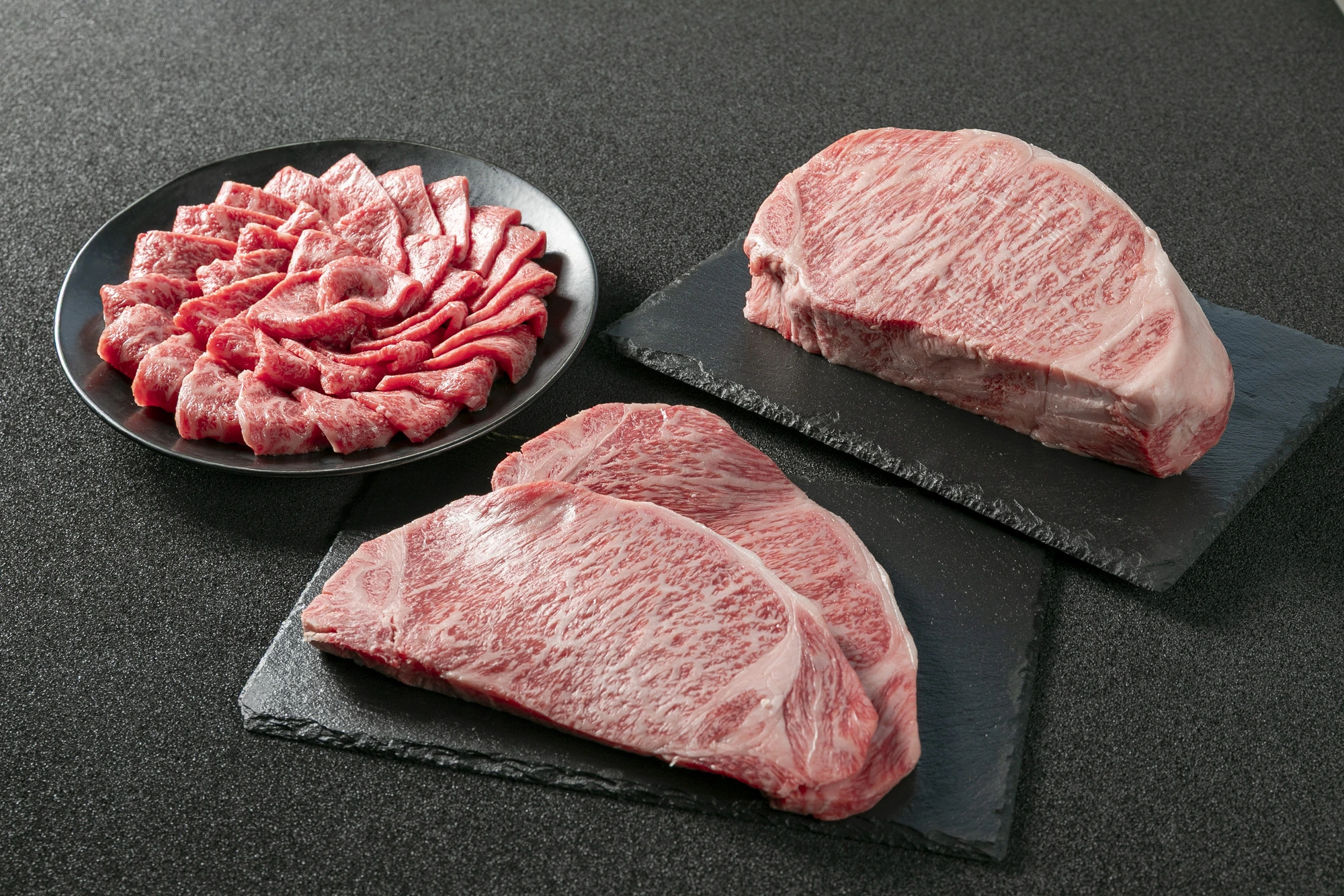 黒毛和牛のステーキと焼肉用スライス